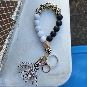 Jelly's Jewelry and Boutique Handcraft Leopard Print Beaded Bracelet/Keychain